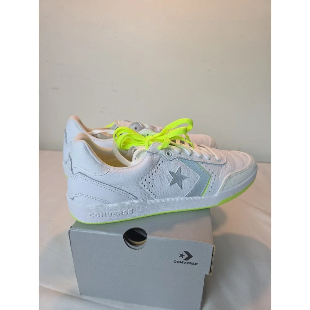 Converse cons louie